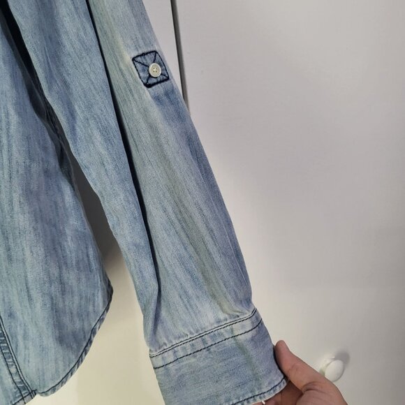 TALBOTS Women's SZ 4 Distressed Washed Denim Button Up Shirt Grunge Cotton - Picture 6 of 10